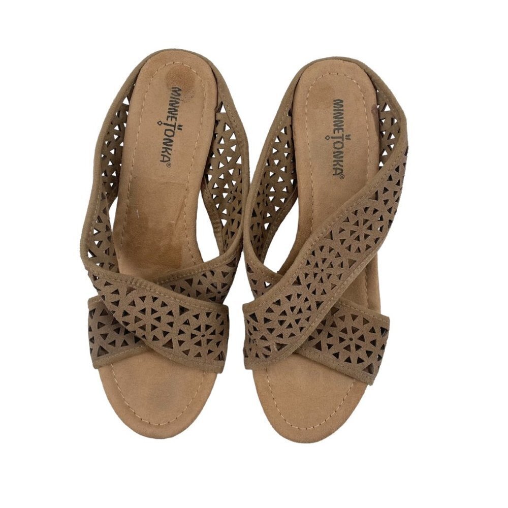 Minnetonka Beige Perforated Leather Slip On Wedges Heels Womens Size 9 Open Toe - Picture 5 of 8